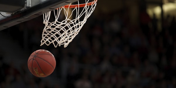 NBA总决赛精彩瞬间，球员扣篮特写